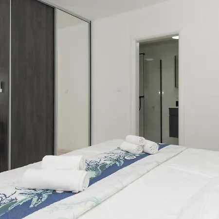 Star Hill - By Guide *