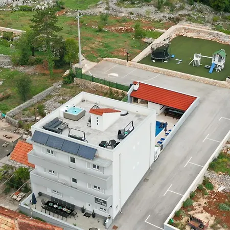 Star Hill - By Guide Villa