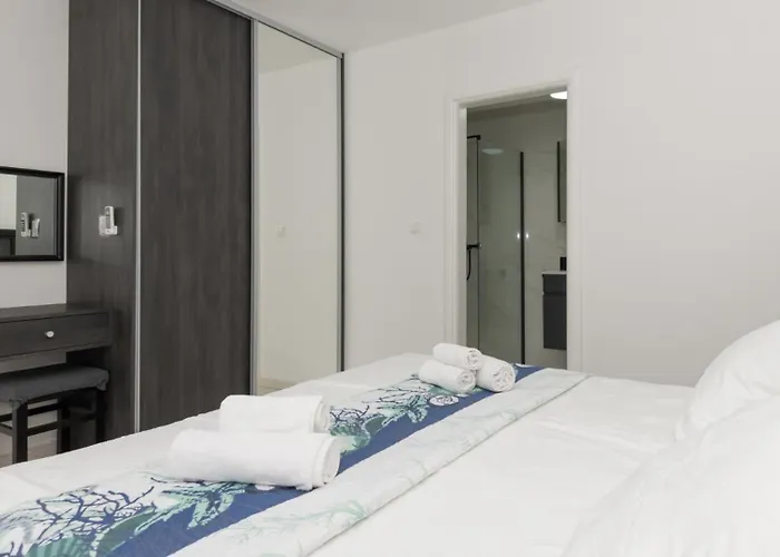 Star Hill - By Guide *