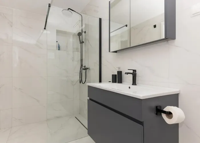 Star Hill - By Guide *