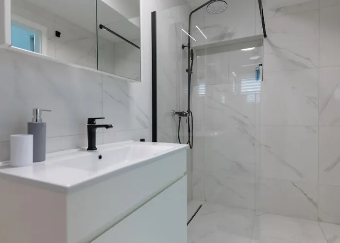 Star Hill - By Guide