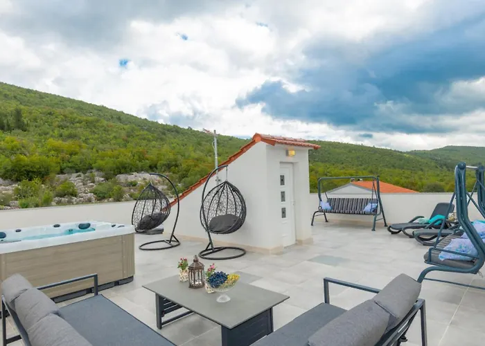 Star Hill - By Guide *