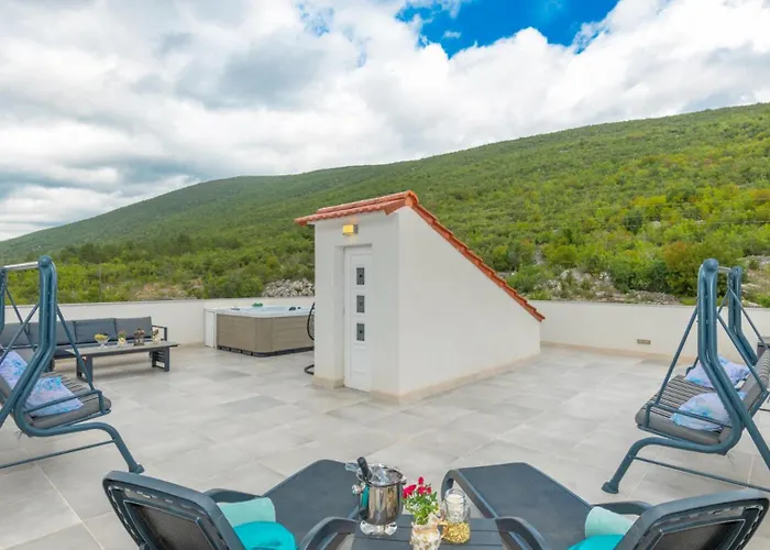 Star Hill - By Guide