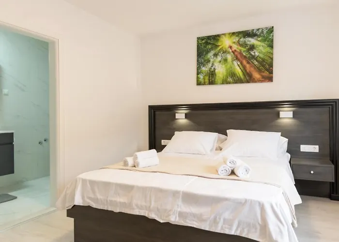 Star Hill - By Guide