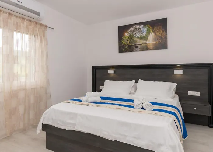 Star Hill - By Guide Villa