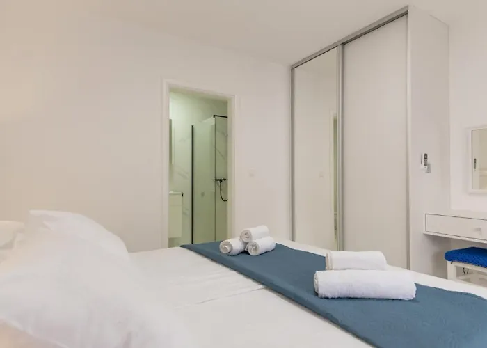 Star Hill - By Guide Villa