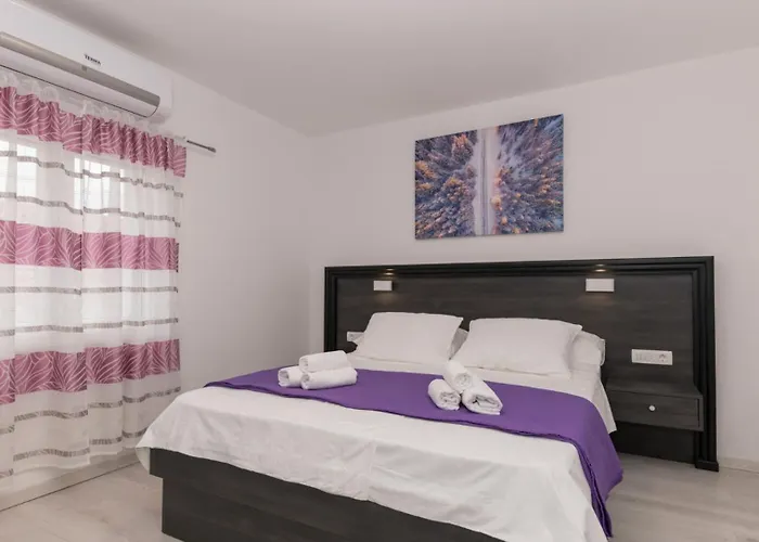 Star Hill - By Guide *