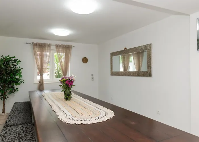 Star Hill - By Guide *