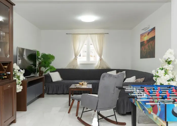 Star Hill - By Guide *