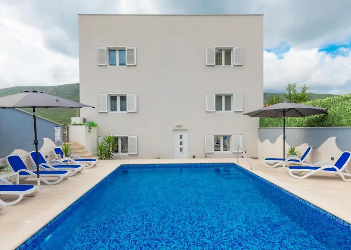 Star Hill - By Guide Villa *