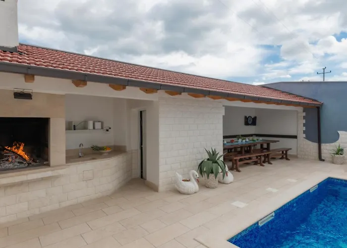 Star Hill - By Guide