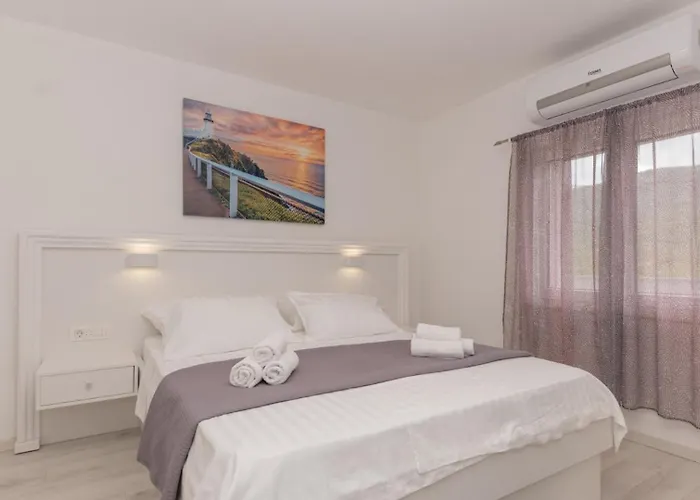 Star Hill - By Guide Makarska