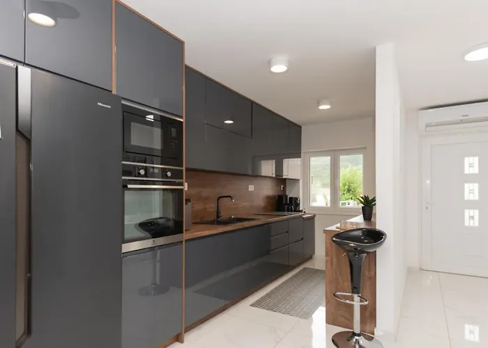 Star Hill - By Guide Makarska