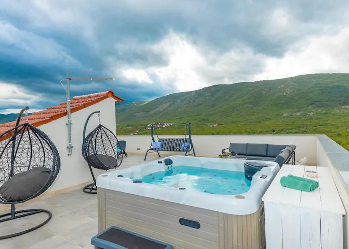 Star Hill - By Guide Villa