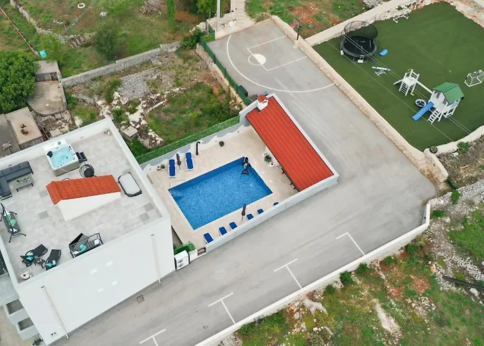 Star Hill - By Guide