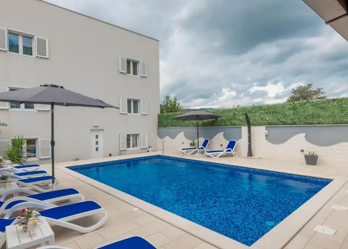 Star Hill - By Guide Villa